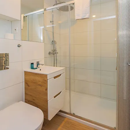 Shortstaypoland Zelazna B162